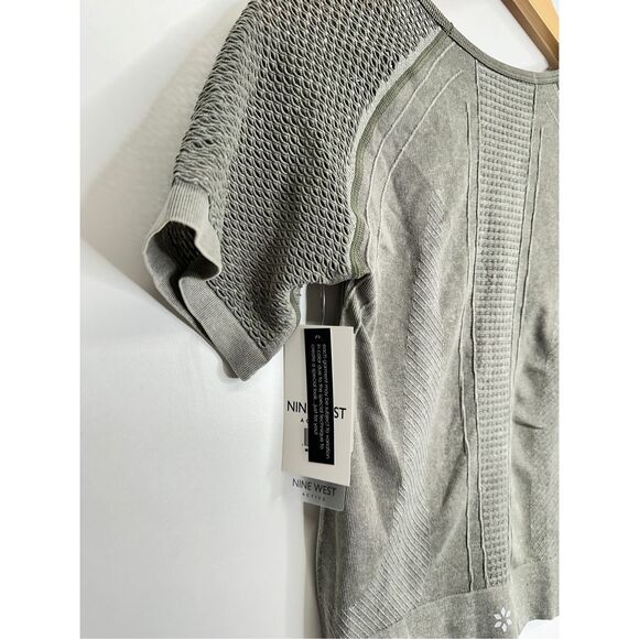 Nine West Active Wear Womens Short Sleeve Top Green Breathable Size S/M NWT - Picture 5 of 7